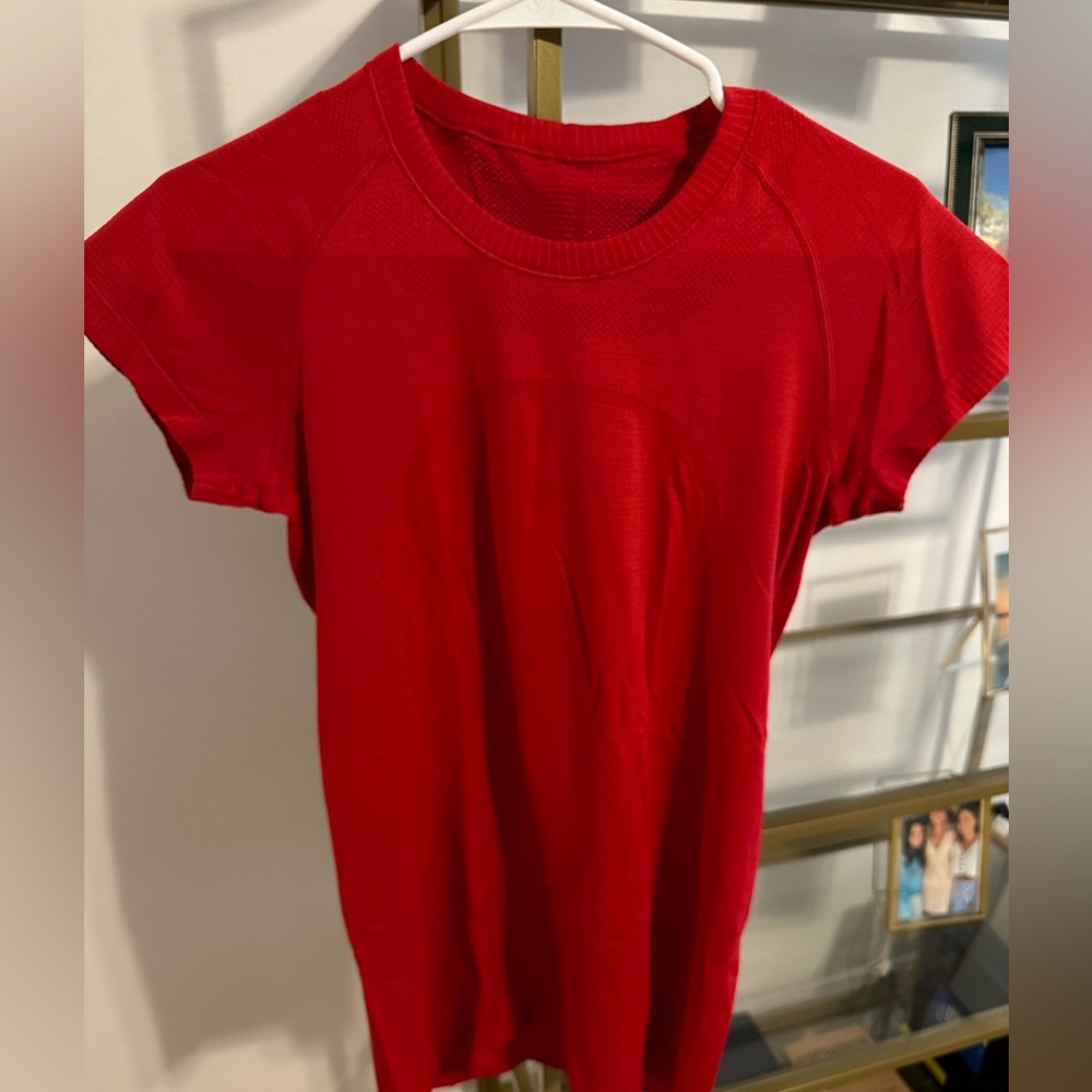 Size 6 Swiftly tech short sleeve top